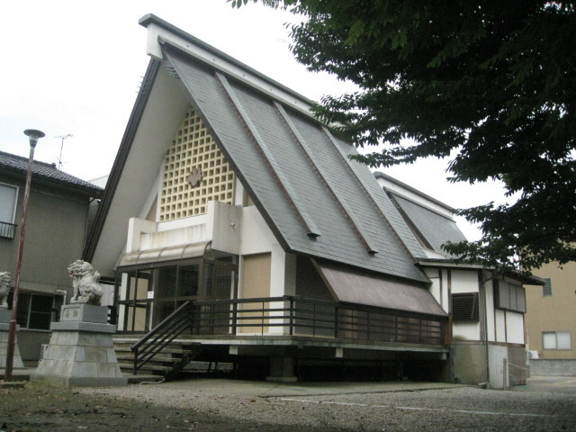 米日吉神社境内