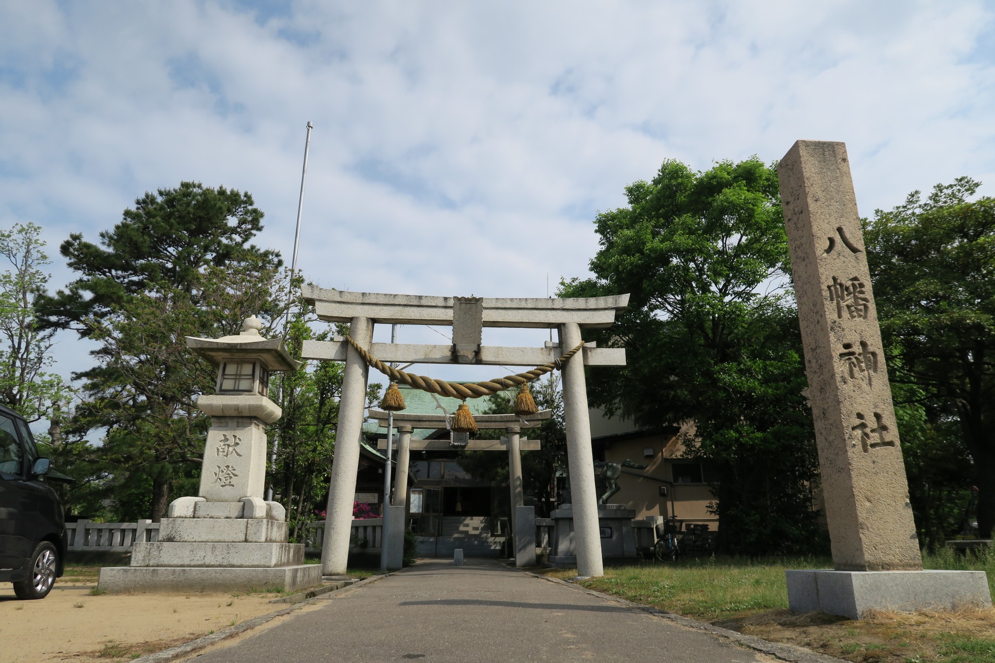 八幡神社　正面第二鳥居より