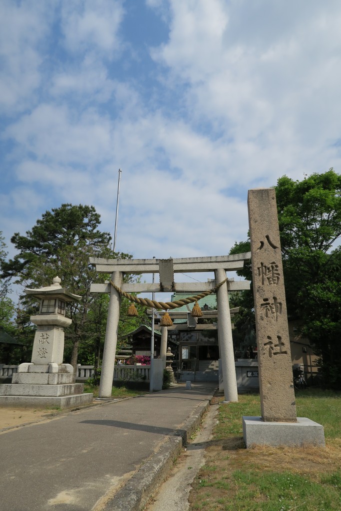 八幡神社　正面第二鳥居より
