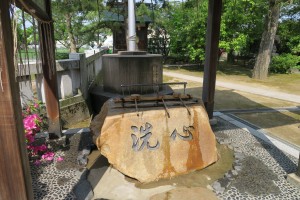 氏子集が整備管理する手水舎