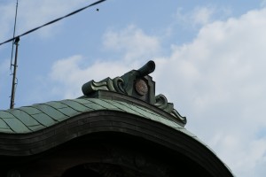八幡神社　拝殿紋入り鬼瓦