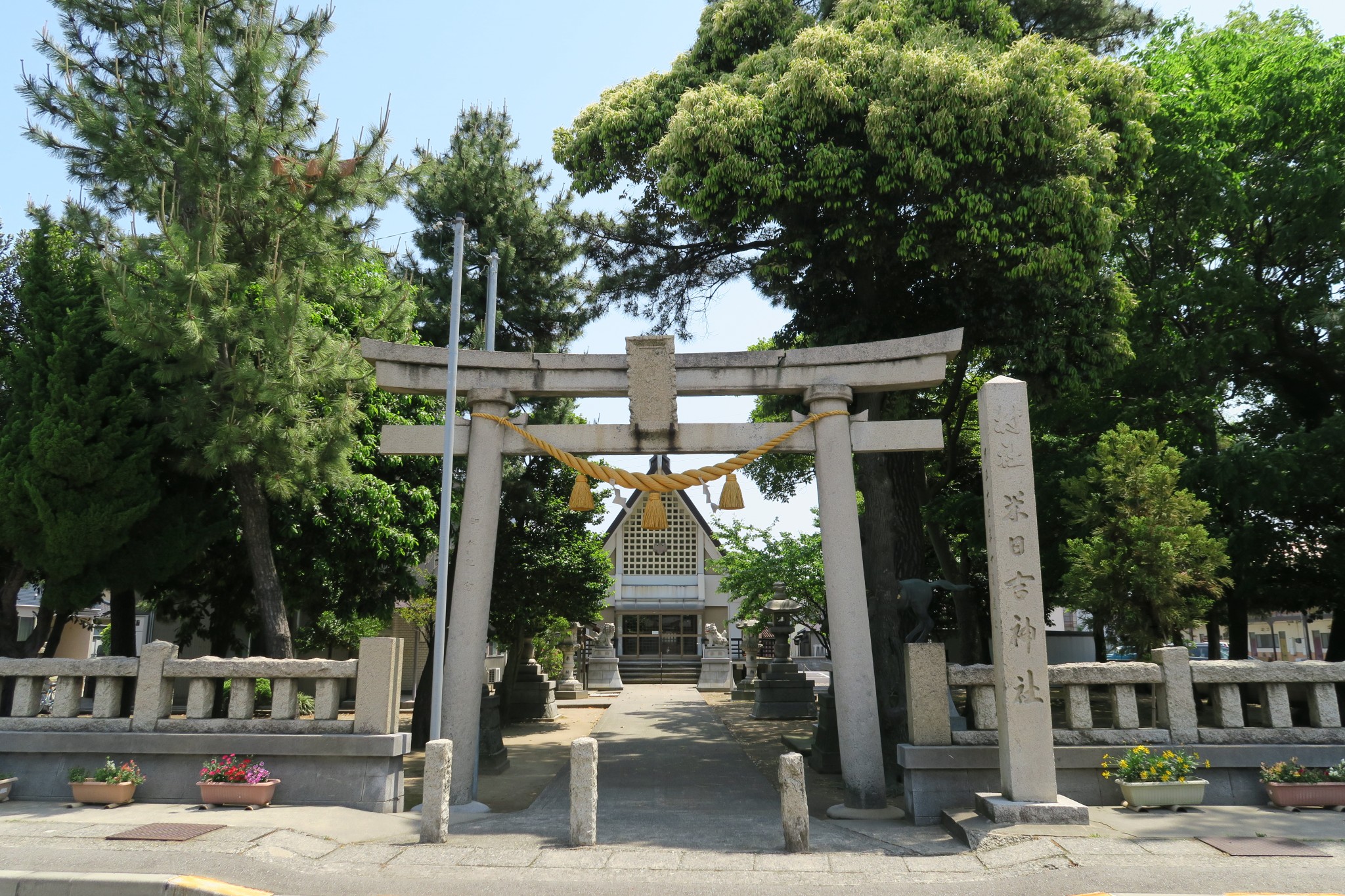 米日吉神社　正面入り口