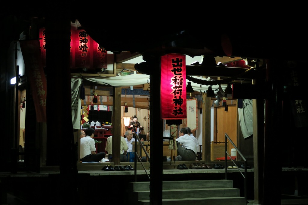 祭典終了後の直会の様子