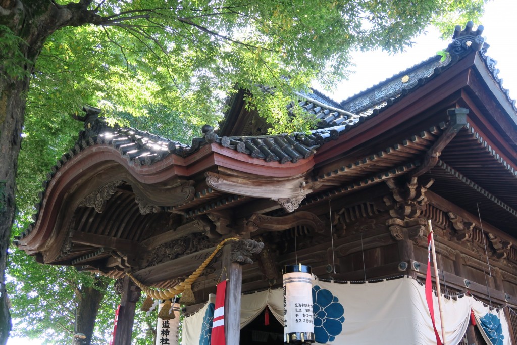 歴史的価値の高い、美しい拝殿屋根