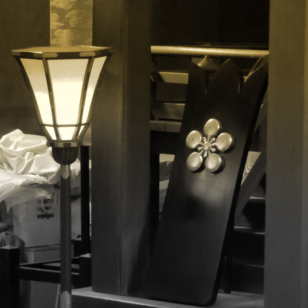 春日神社本殿盾 アイキャッチ