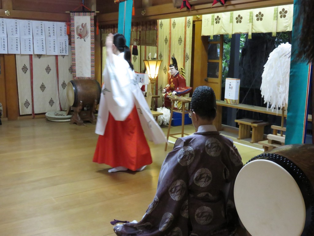 平成27年5月 お浄めの巫女舞