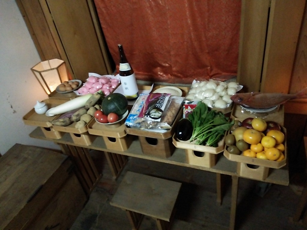 本殿外陣に供えられた神饌