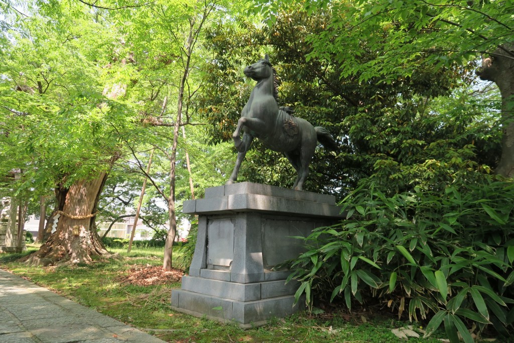 奉納されている神馬の像