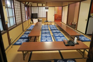 過去最高人数を収容することになった社務所待合室