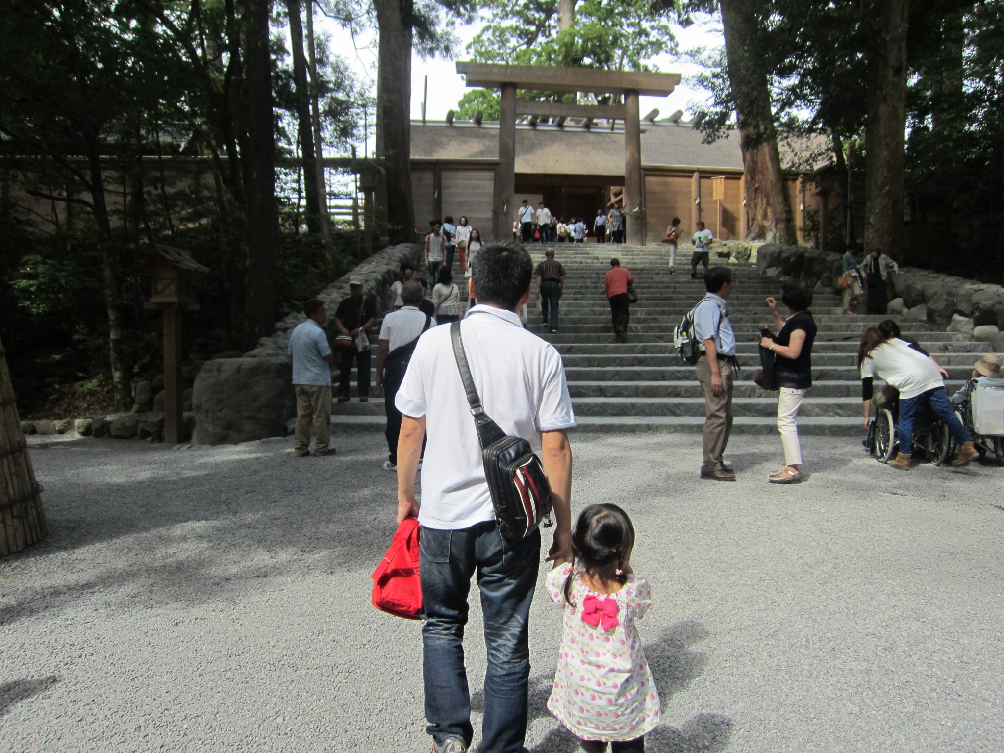 個人での伊勢神宮参拝の様子