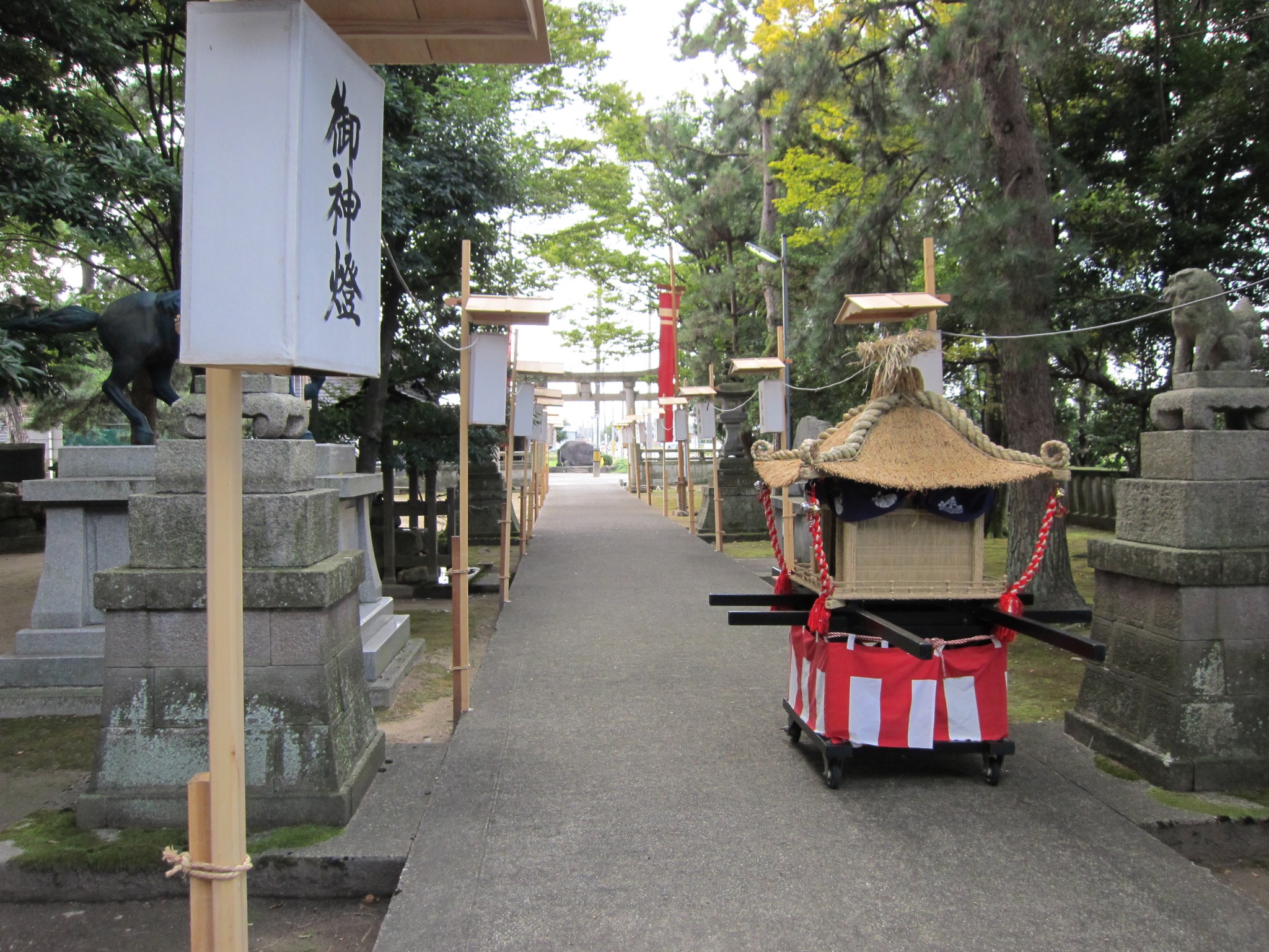 平成22年10月16日　宇佐八幡神社　手作りの子供神輿