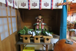 随神様(左)