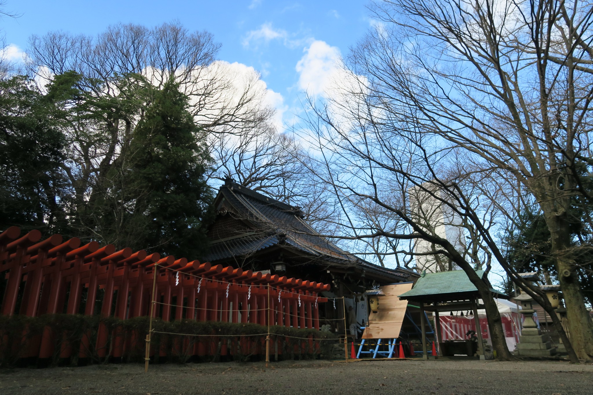 平成28年お正月を迎える準備の整った境内より