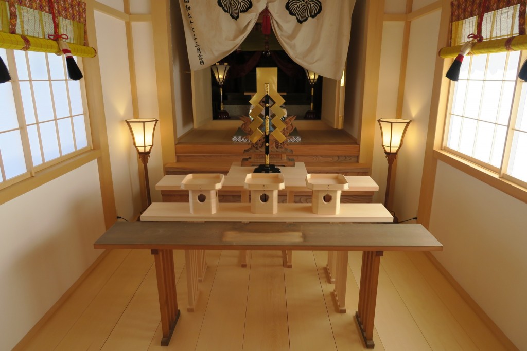二日市荒川神社 前日行われた御社殿浄祓式の神前
