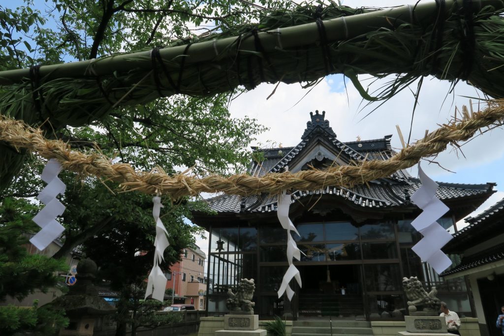 しめ縄は地元有志がこのためだけに編んで下さいました