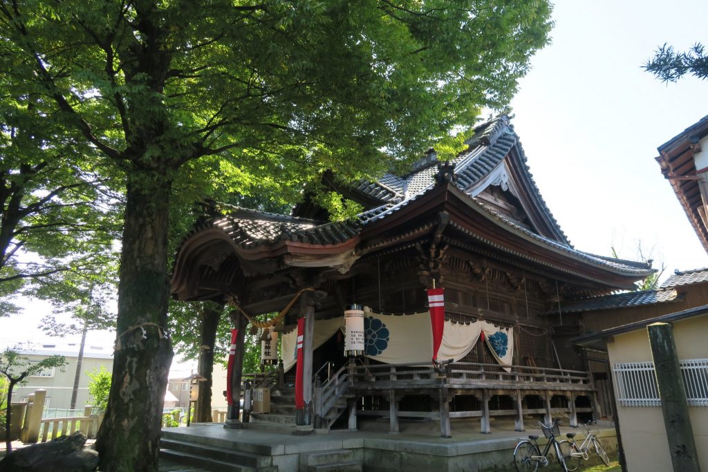 国造神社東側より破風を望む