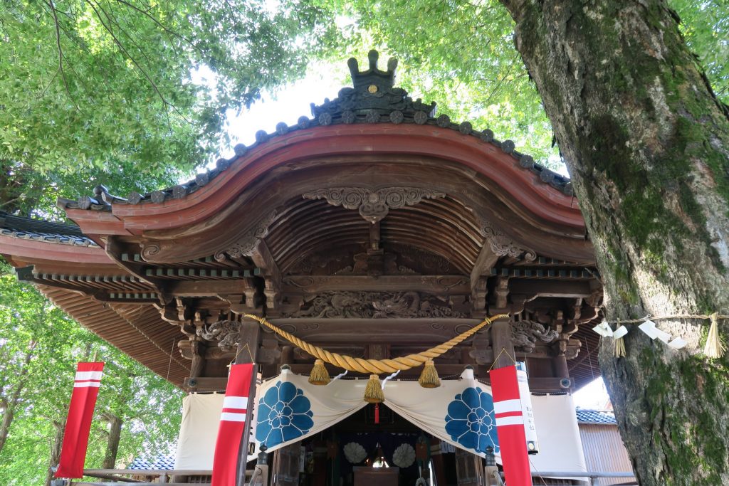 国造神社 正面より拝殿向拝を見上げる