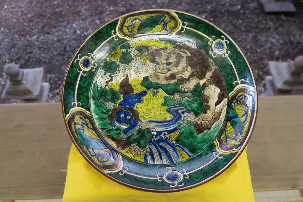 美しい親子獅子図大平鉢の図
