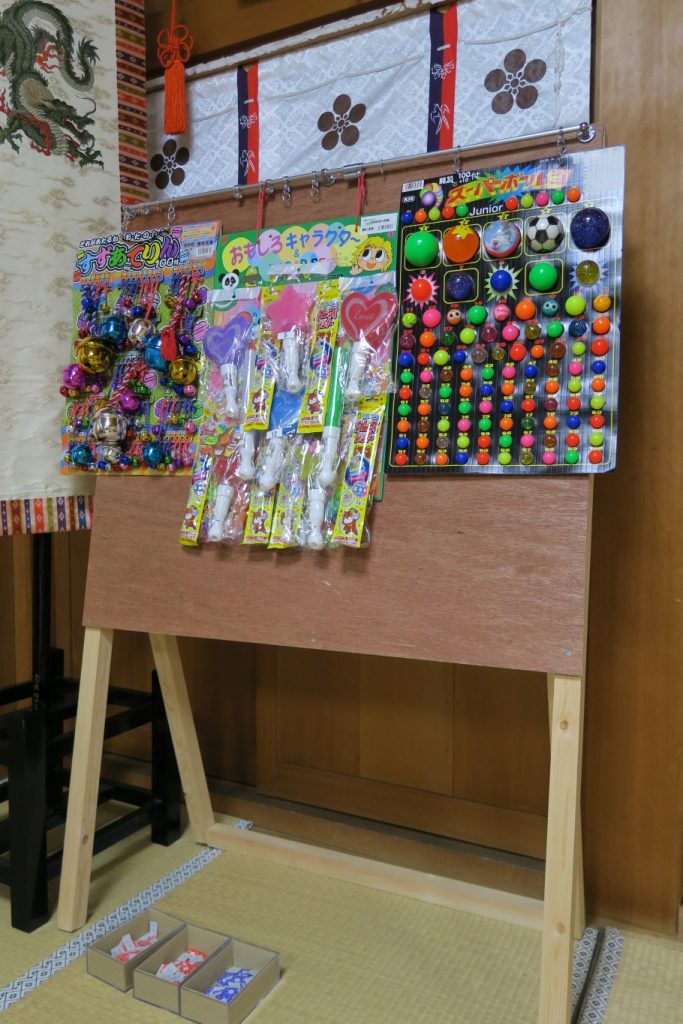 荒川神社仮殿御用材で作られた看板
