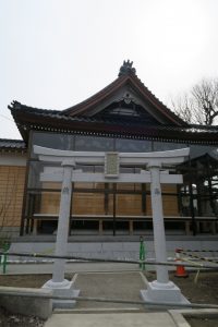 日の目を見るまで佇む鳥居