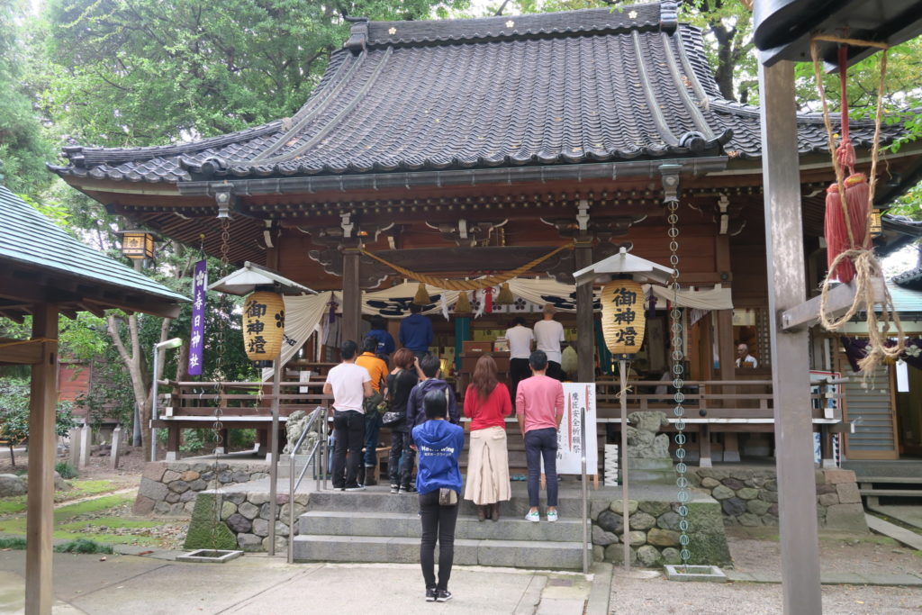 鷹匠安全祈願祭を終えて全員揃って最後のご参拝(平成30年)