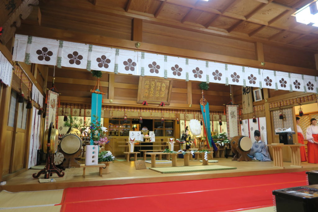 平成30年正月 深夜拝殿の様子