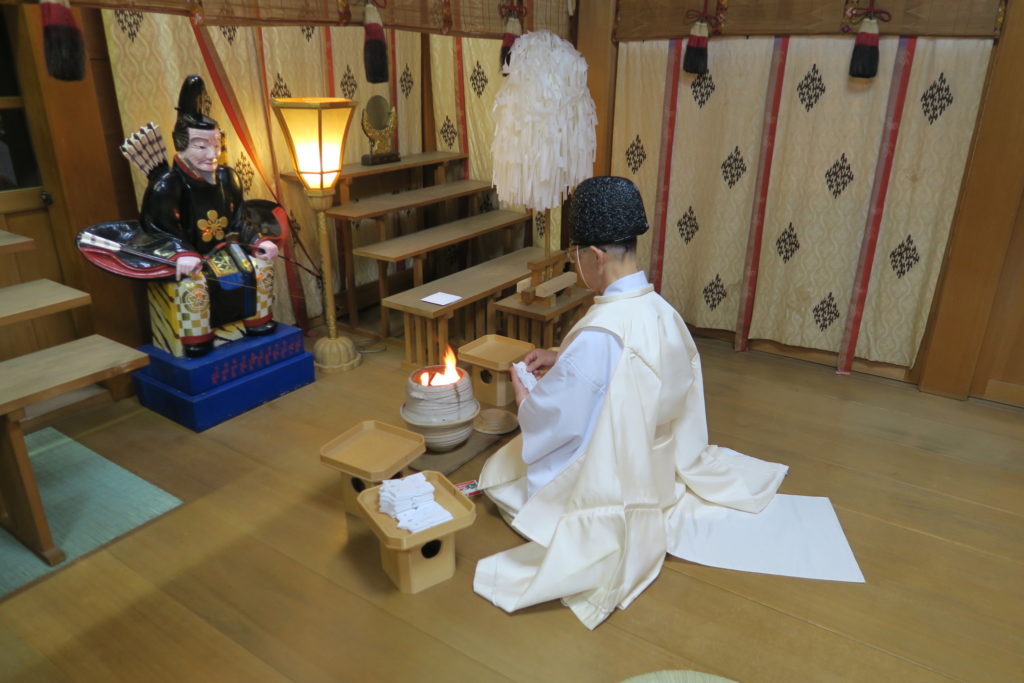 平成27年_年越の大祓_人形焼納の様子
