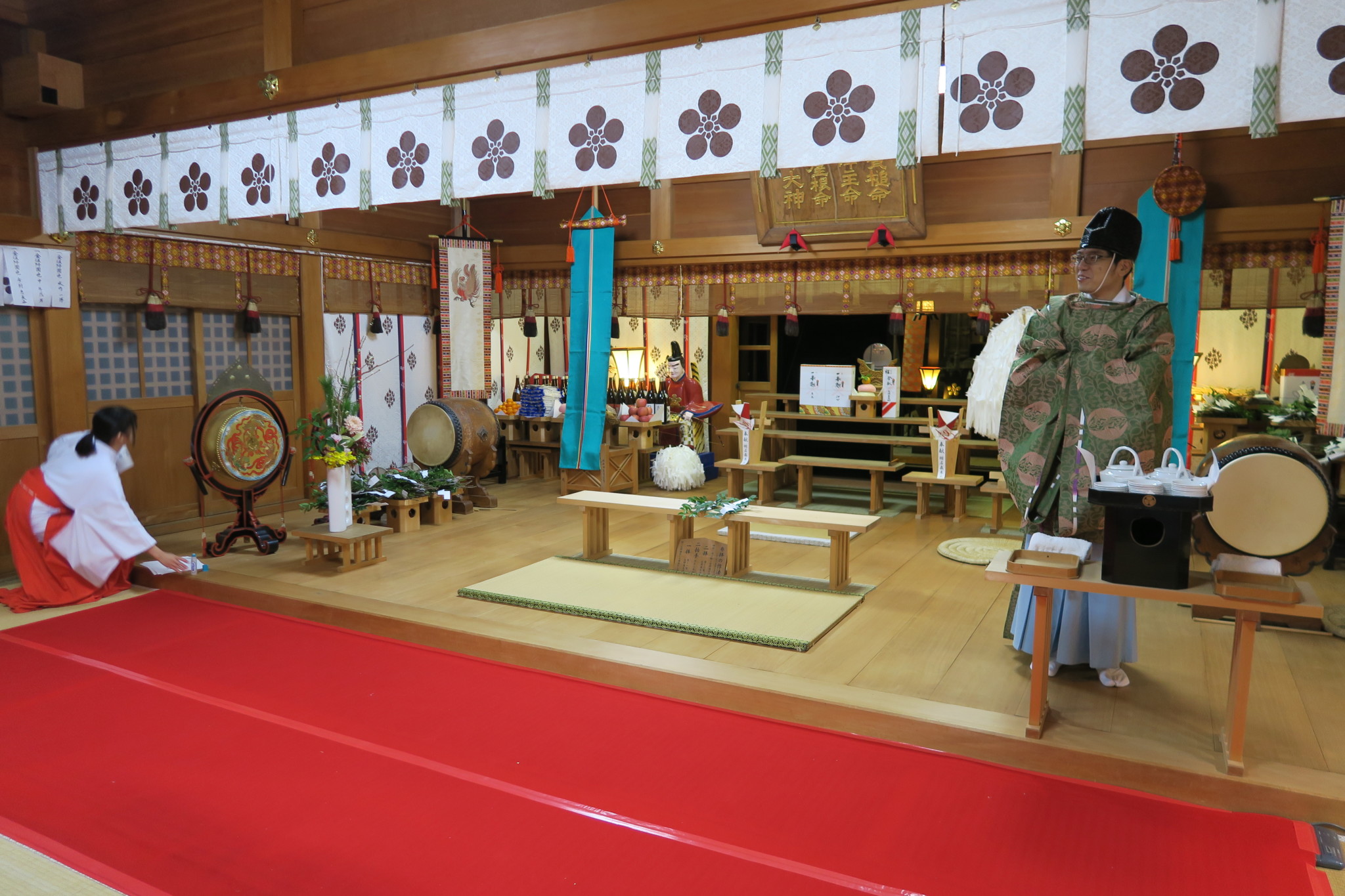 お正月参拝準備の拝殿_令和２年