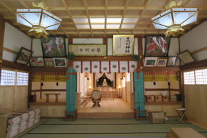 完工した荒川神社拝殿内_1