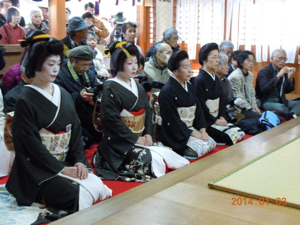 平成26年_舞初め奉納の様子_01